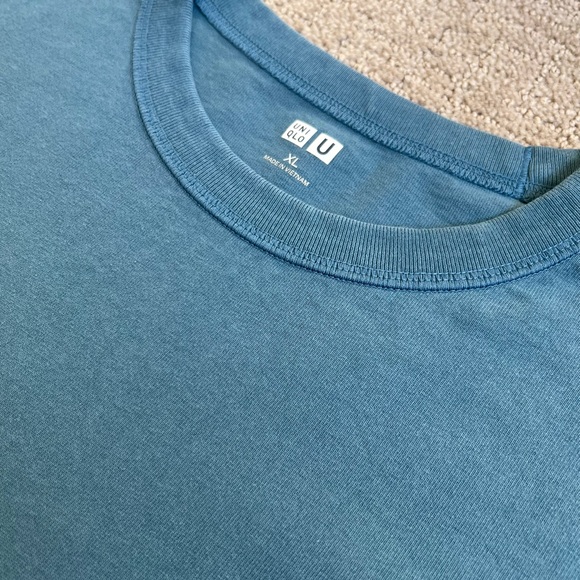 Uniqlo Crew Neck T-Shirt - Picture 3 of 5